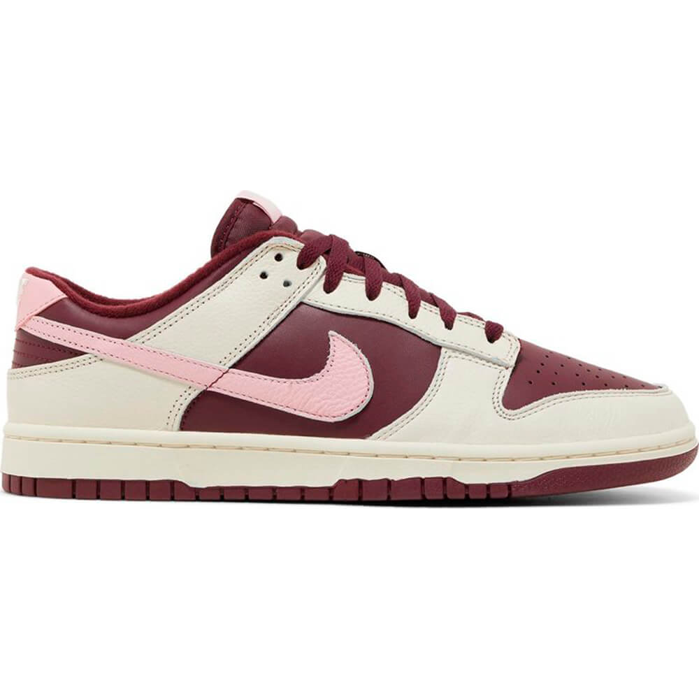 حذاء رياضي Dunk Low Premium 'Valentine's Day' باللون الأحمر