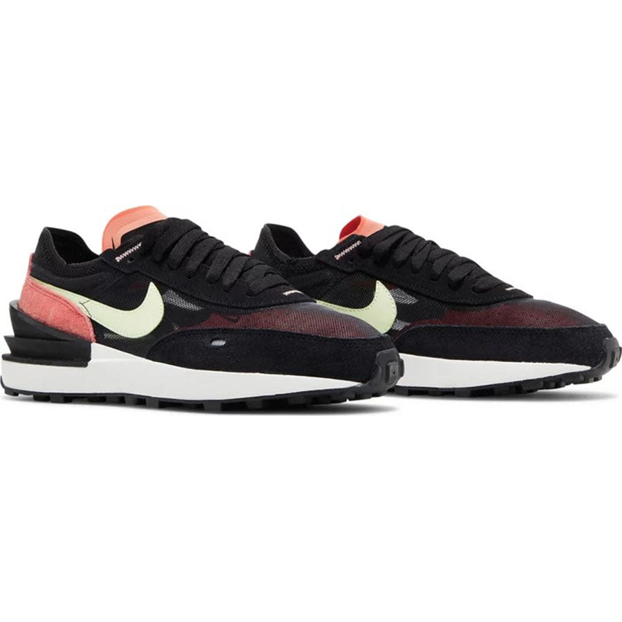 حذاء رياضي Nike Wmns Waffle One، أسود/متعدد الألوان