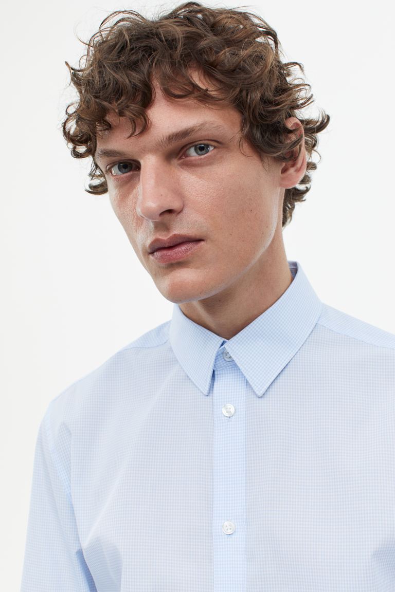 Slim fit shirt that's easy to iron H&M