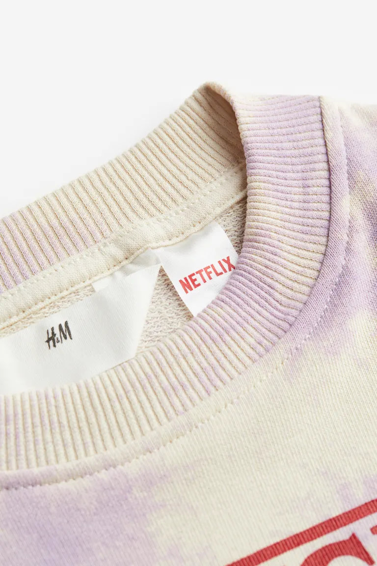 سويت شيرت كبير الحجم بطبعة H&amp;M، أرجواني/Stranger Things