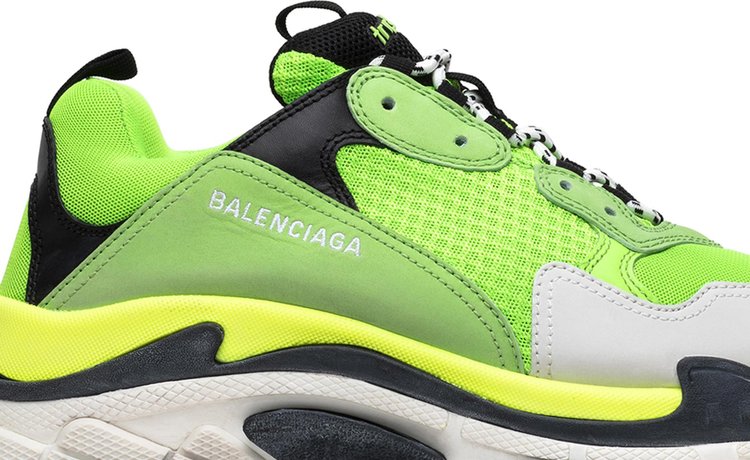 حذاء رياضي Balenciaga Triple S بلون Fluo الأخضر