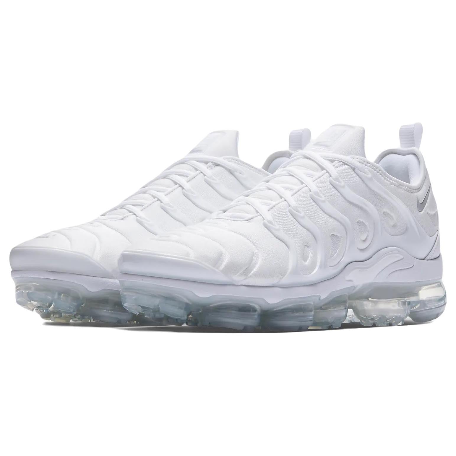 حذاء رياضي Nike Air VaporMax Plus باللون الأبيض