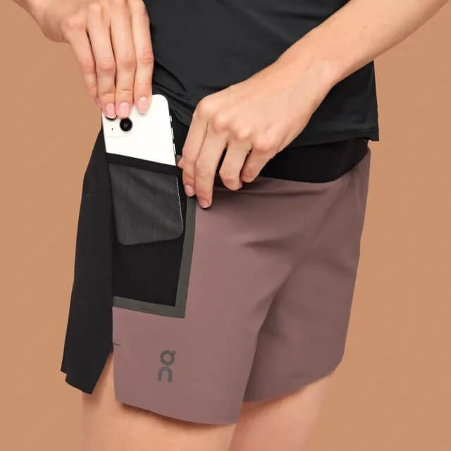 On Running Ultra shorts, black/brown