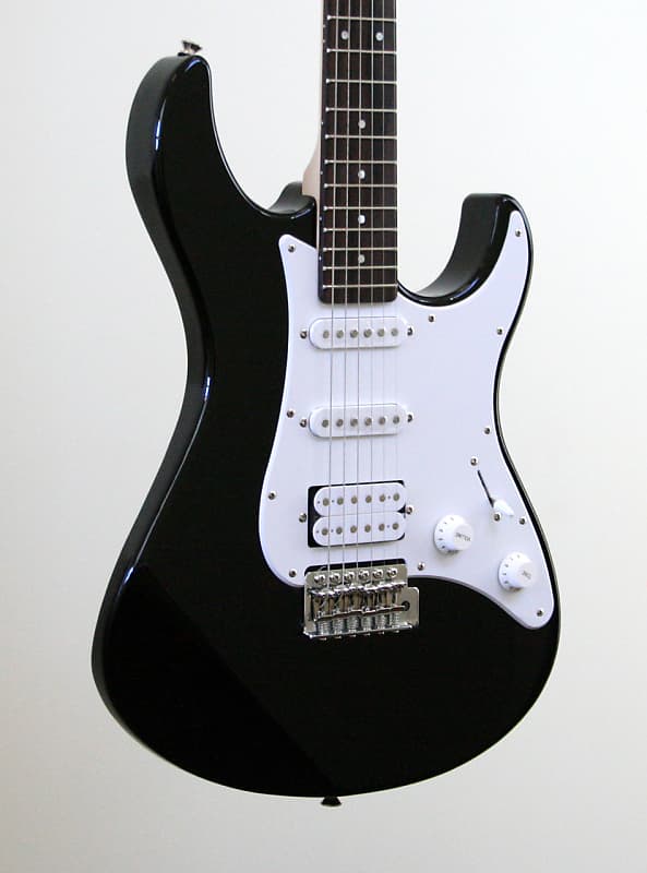 Electric guitar Yamaha PAC0Pacifica, black