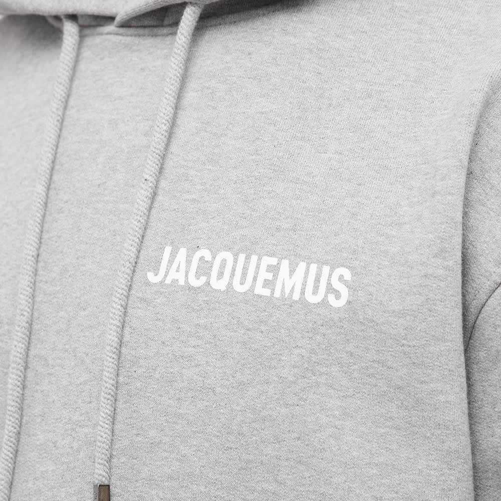 هودي بغطاء رأس من Jacquemus بشعار كلاسيكي