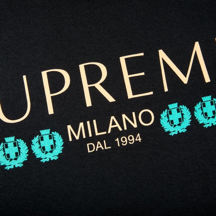 تي شيرت Supreme Milano باللون الأسود