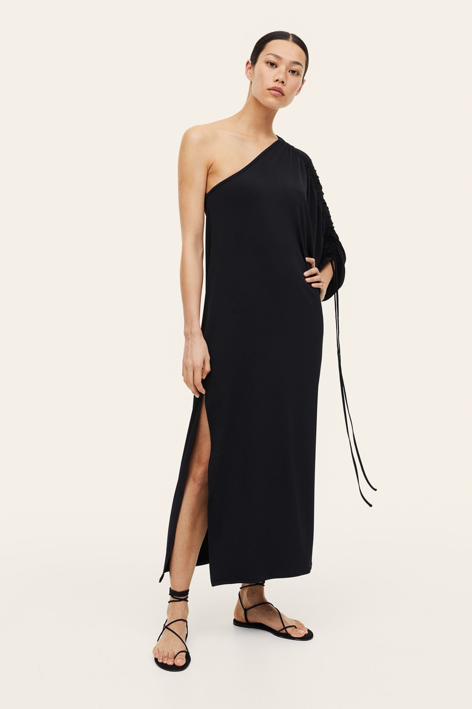 H&M Oversized One-shoulder dress, black