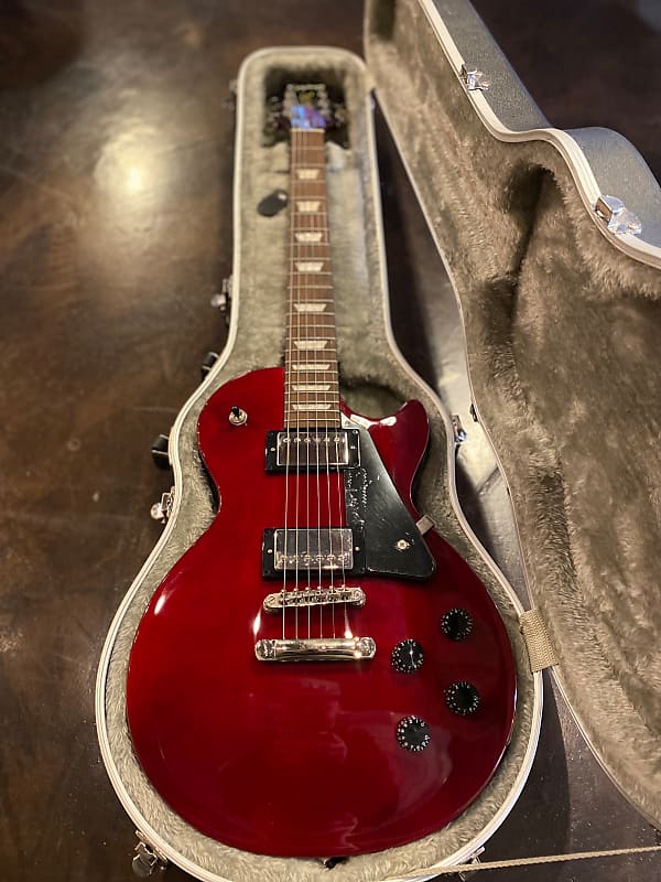 Epiphone Les Paul Studio 2020 - 2021 أحمر نبيذي مع حقيبة صلبة