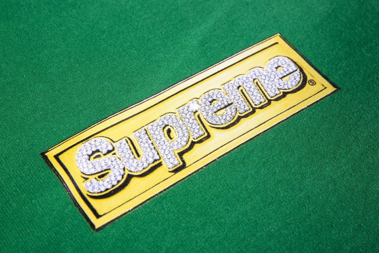 سويت شيرت بغطاء رأس وشعار Supreme Bling Box باللون الأخضر