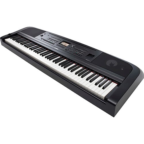 Yamaha DGX-670 88-Key Portable Digital Grand Piano with Speakers (Black) DGX-670 88-Key Portable Digital Grand Piano with Speakers ()