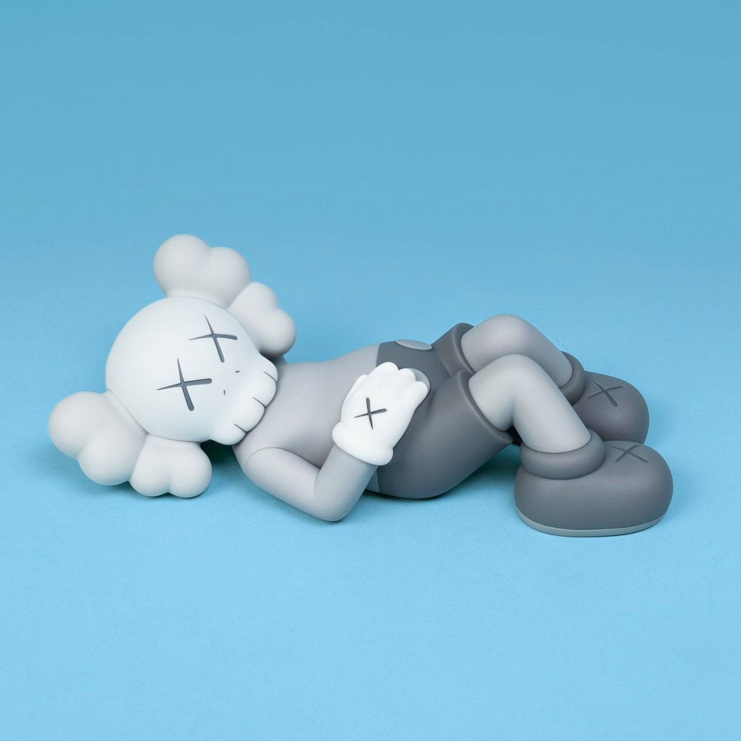 Vinyl figure Kaws Holiday Japan, gray