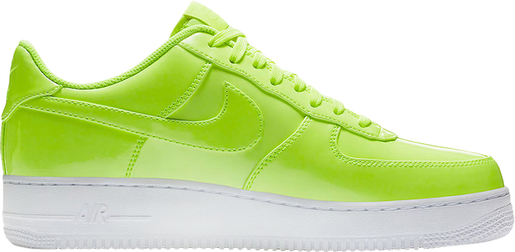 حذاء Nike Air Force 1 '07 LV8 UV 'Volt' باللون الأخضر