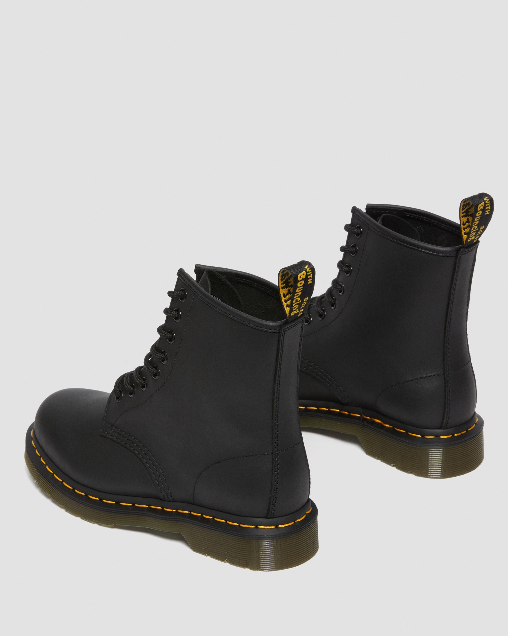 حذاء برباط من الجلد الزيتي من Dr. Martens موديل 1460