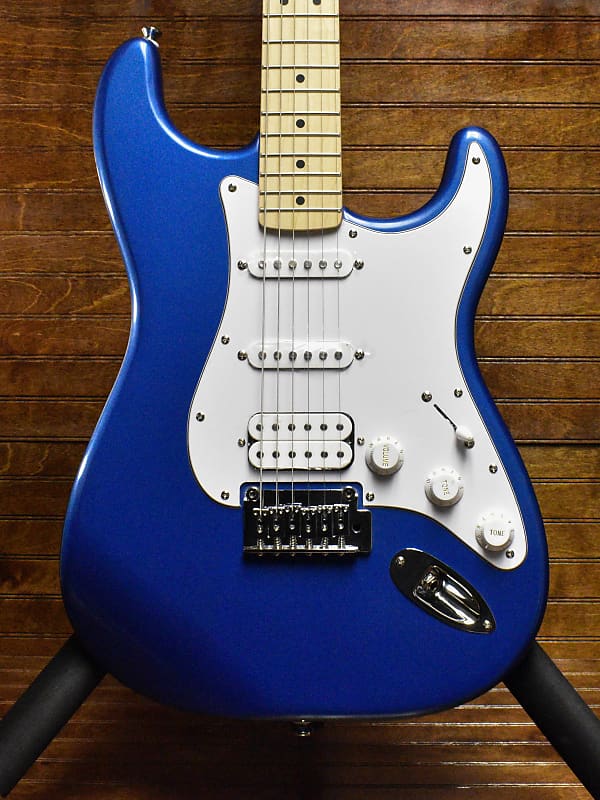 Squier Affinity Stratocaster HSS Pack, Blue Lake Placid Squier PACK AFF STRAT HSS MN LPB