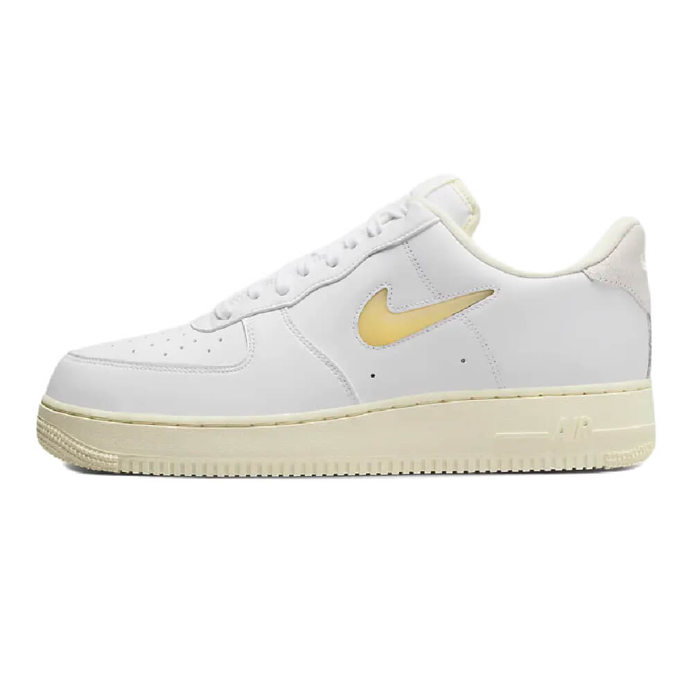 حذاء Nike Air Force 1 '07 LX باللون الأبيض/الأصفر