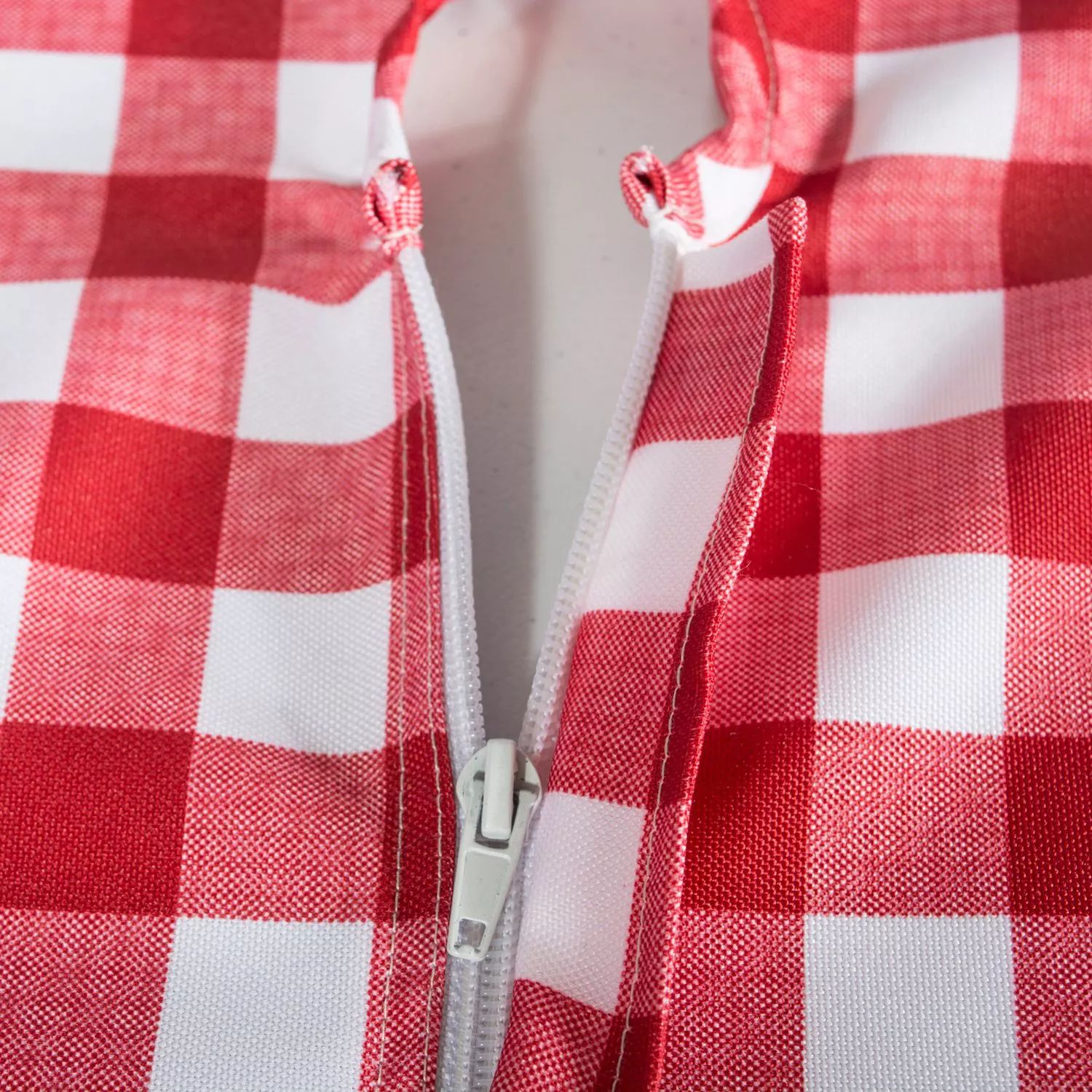 52" Round Zipper Outdoor Tablecloth with Red Checkered Pattern