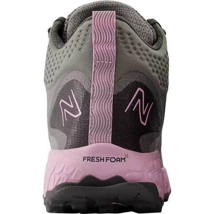 حذاء المشي لمسافات طويلة Fresh Foam X Hierro متوسط ​​العرض للنساء من New Balance باللون الرمادي Harbor