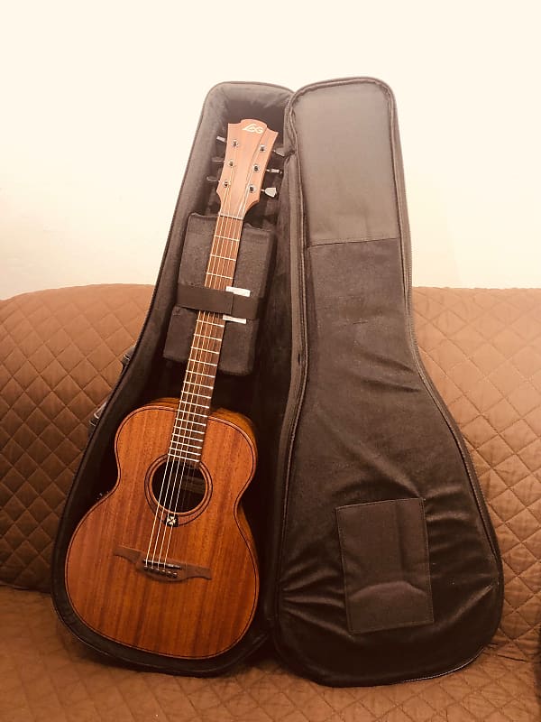 Acoustic Guitar Lag TRAVEL-KAE Travel Series Massive Khaya Top & Neck 6-String Acoustic-Electric Guitar w/Soft Case