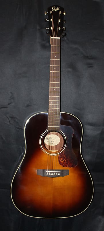 Acoustic Guitar Guild DS-240 Memoir Slope Shoulder Vintage Sunburst