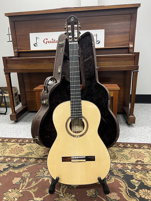 Acoustic guitar Ortega M5CS 2020| All Solid Spruce/Mahogany Classical Guitar, Made in Spain. New with Nice Case