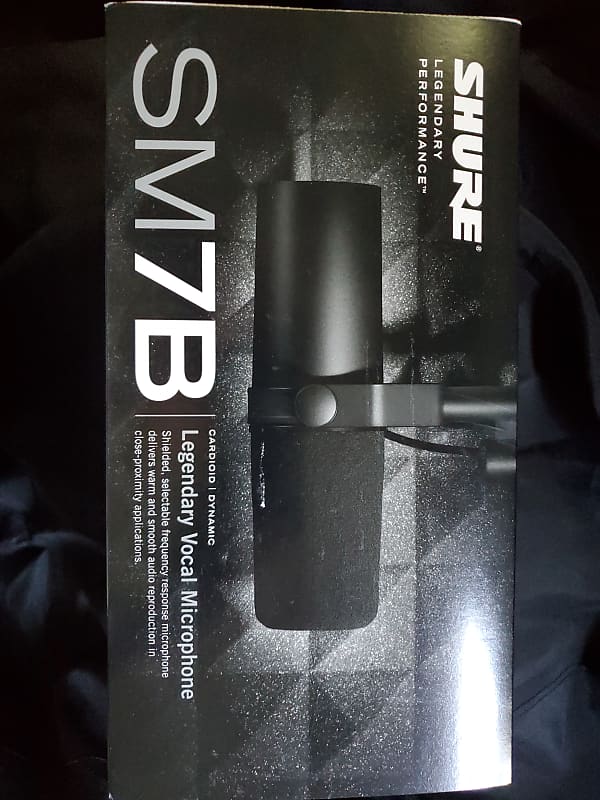 ميكروفون ديناميكي قلبي الشكل من طراز Shure SM7B