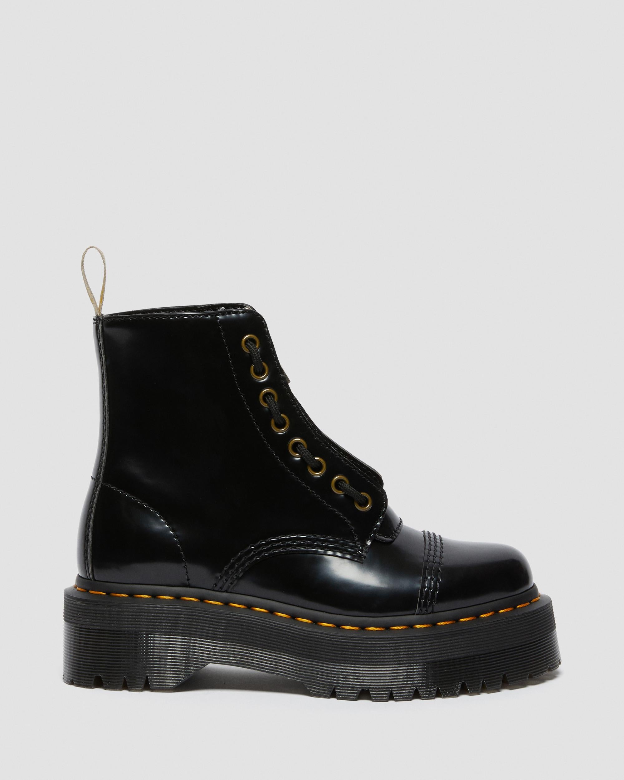 حذاء نباتي بكعب عالٍ من Sinclair Dr. Martens