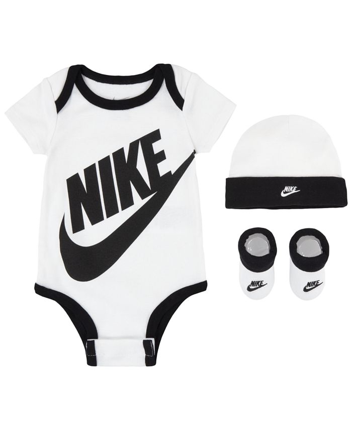 Bodysuit, cap and booties with Futura logo for boys and girls Nike 3-piece gift set, white