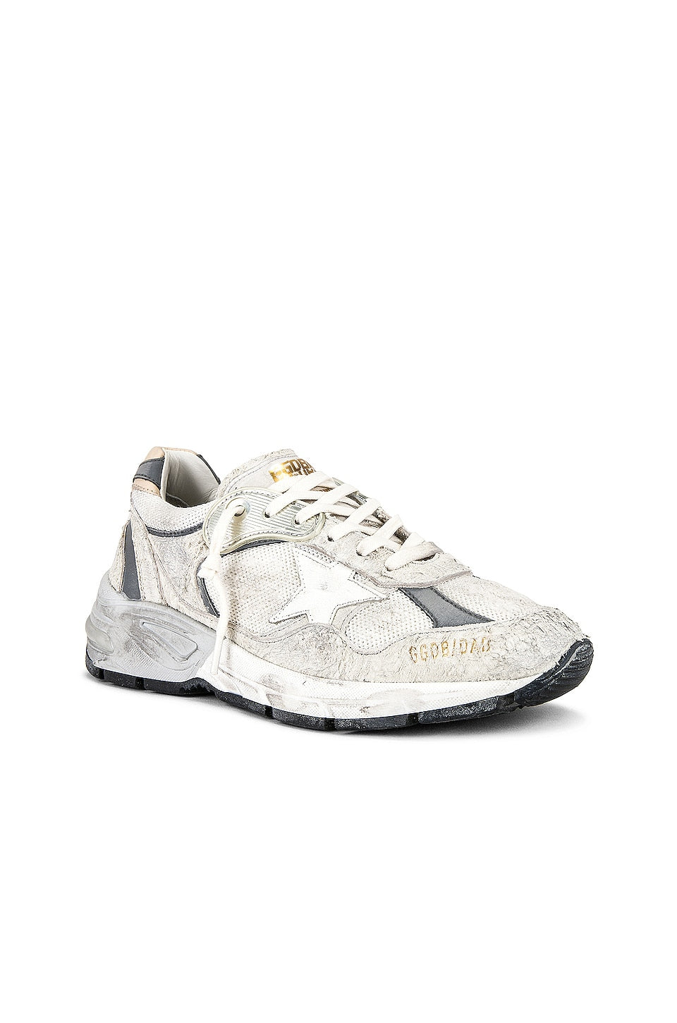 حذاء رياضي Golden Goose Running Dad باللونين الأبيض والفضي