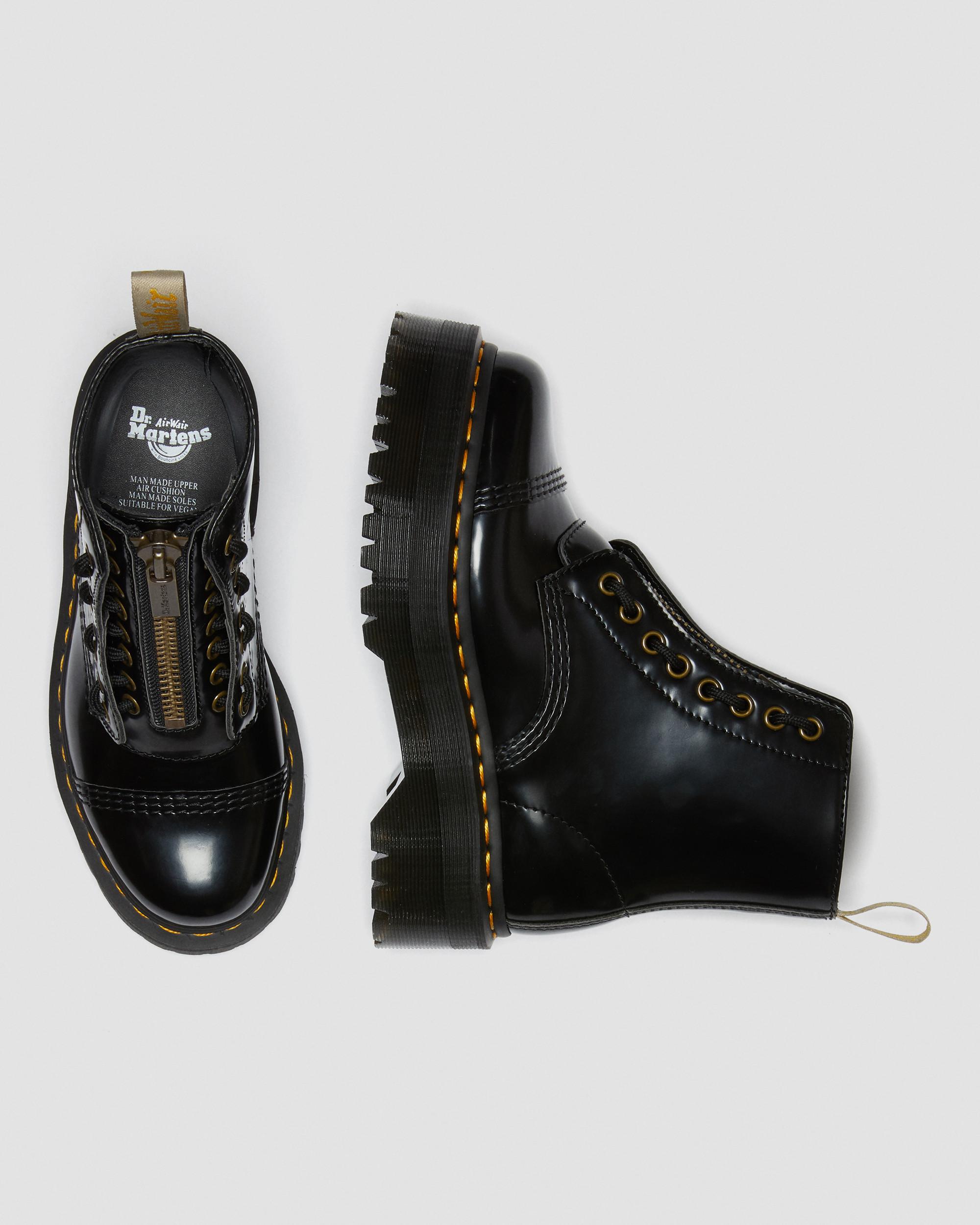 حذاء نباتي بكعب عالٍ من Sinclair Dr. Martens