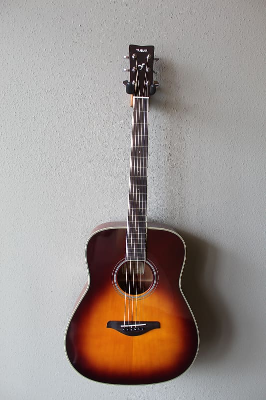 جيتار صوتي جديد تمامًا من Yamaha FG-TA TransAcoustic Dreadnought