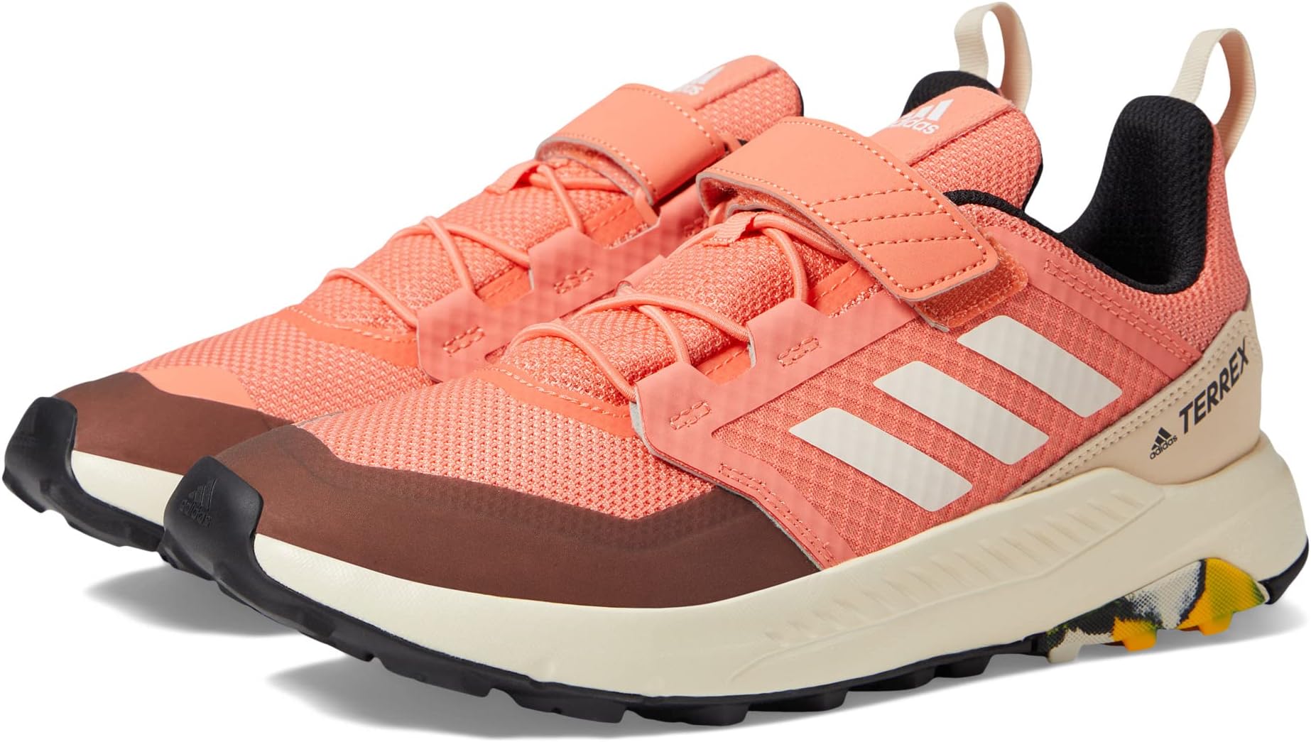 حذاء Terrex Trailmaker للمشي لمسافات طويلة من adidas، Coral Fusion/Wonder White/Solar Gold