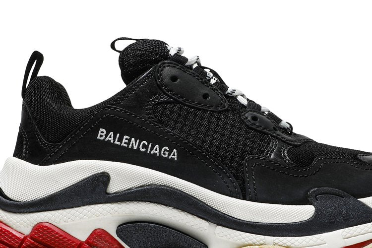 حذاء رياضي Balenciaga Wmns Triple S باللون الأسود والأحمر، باللون الأسود