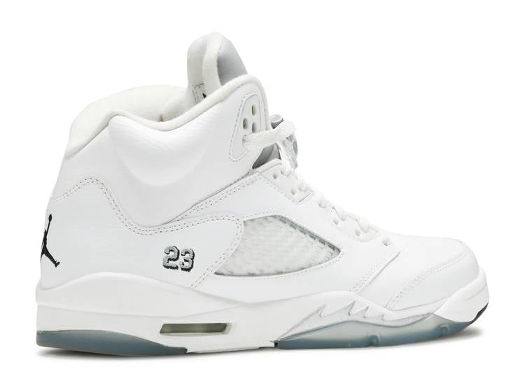 حذاء رياضي AIR JORDAN 5 RETRO BG 'METALLIC WHITE'، باللون الأبيض