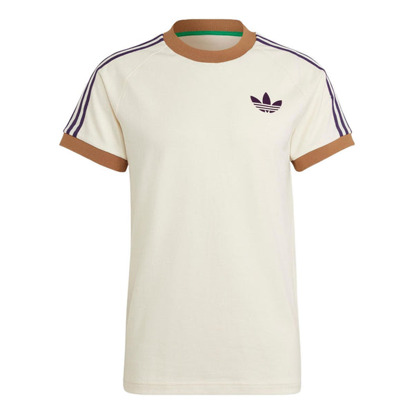 تي شيرت رجالي adidas originals Cali Tee مخطط على الكتف مضلع برقبة دائرية وأكمام قصيرة باللون الأبيض الحليبي، أبيض