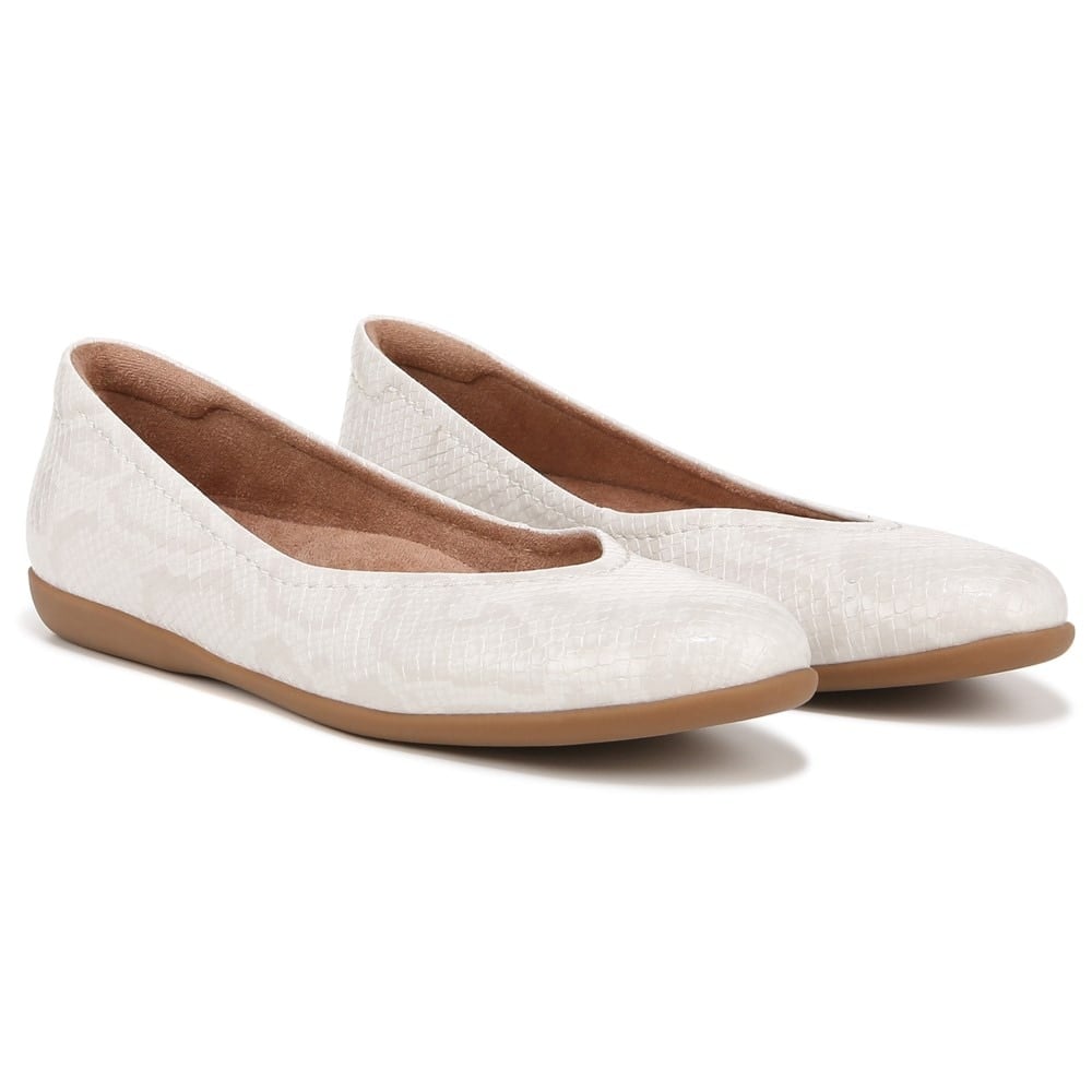 Vivienne Naturalizer women's ballet flats, beige