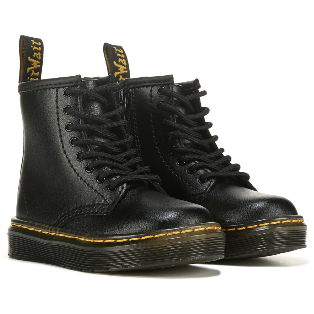 حذاء Zavala للأطفال برباط من Dr. Martens، باللون الأسود