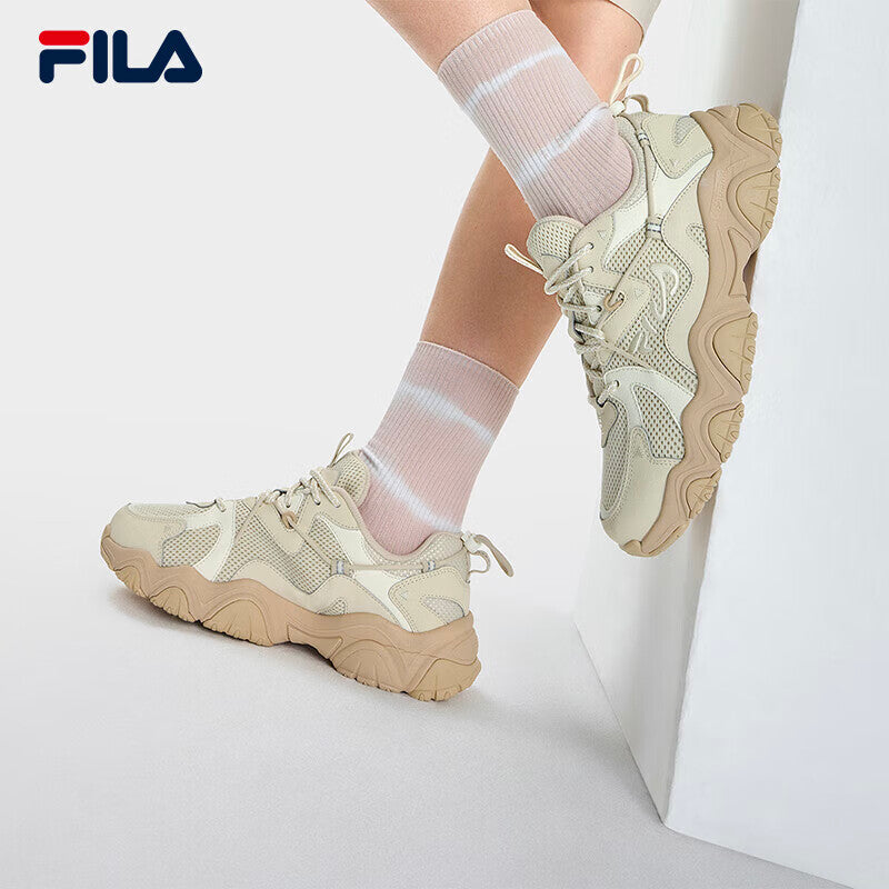 حذاء رياضي نسائي Fila Fluid 4 بتصميم ريترو، بيج