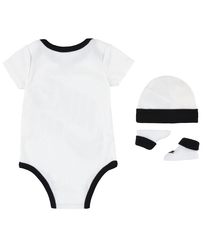 Bodysuit, cap and booties with Futura logo for boys and girls Nike 3-piece gift set, white