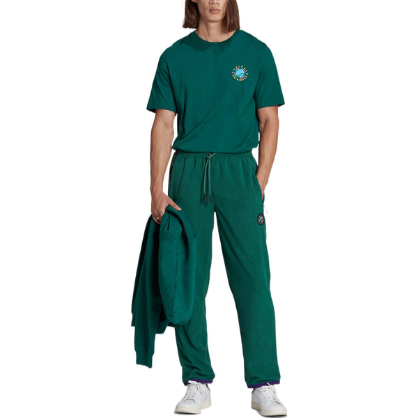 تي شيرت Wander Hour بأكمام قصيرة من adidas originals باللون الأخضر Collegiate Green