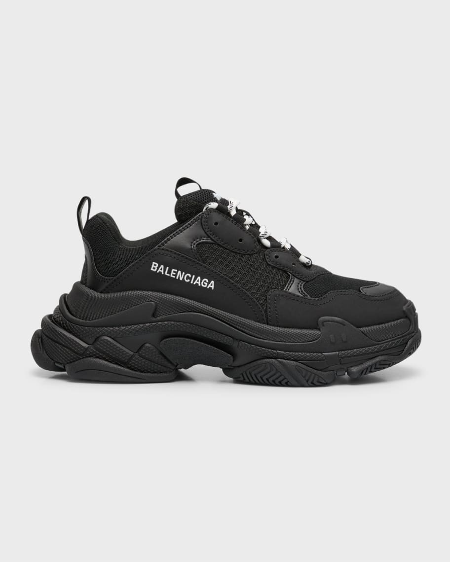 حذاء رياضي Triple S من Balenciaga