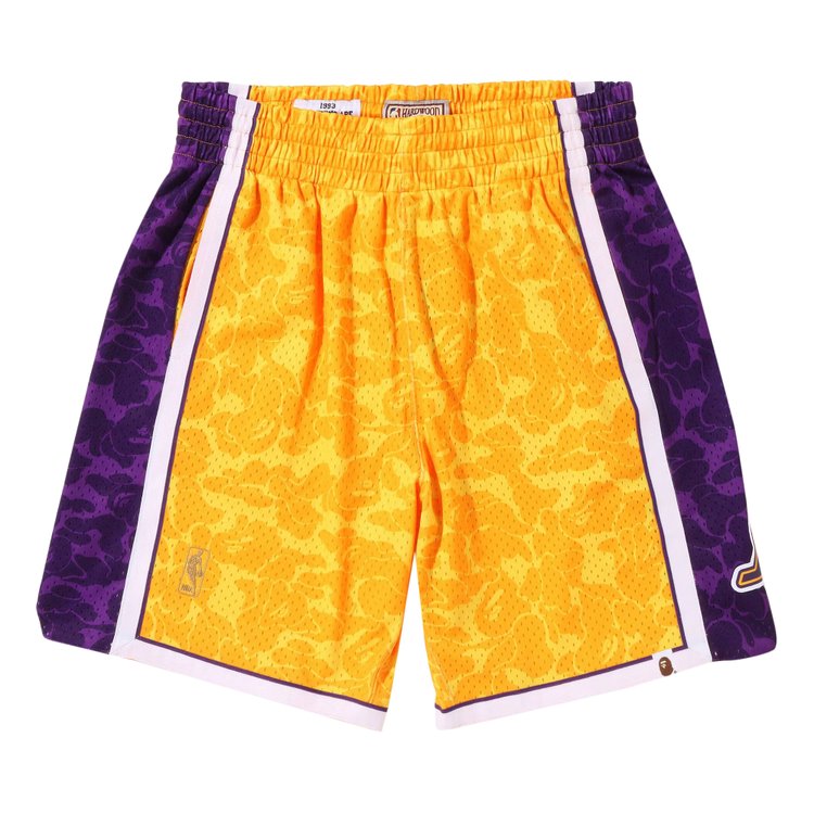 شورت BAPE x Mitchell &amp; Ness Los Angeles Lakers باللون الأصفر