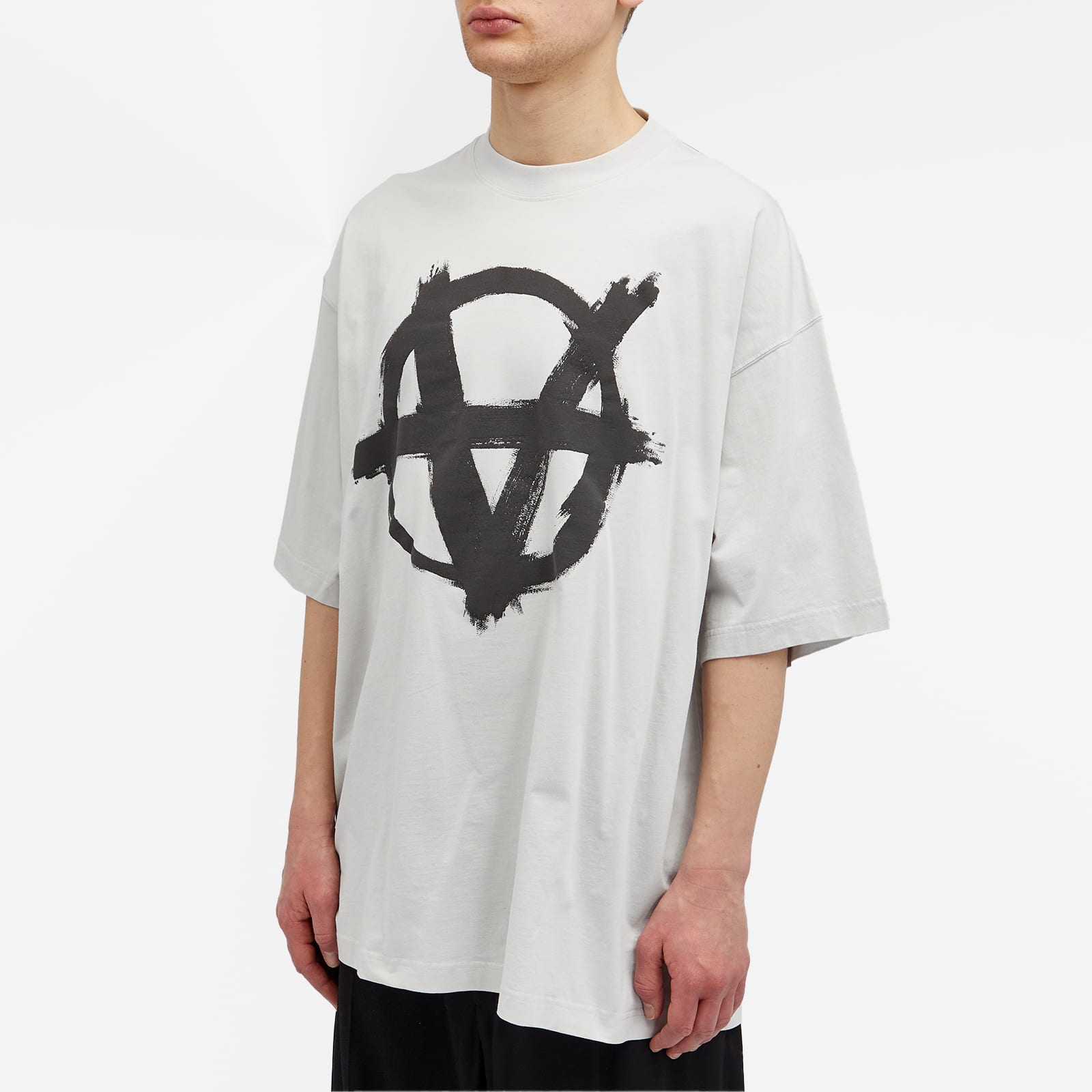 تي شيرت Vetements Double Anarchy باللون الفطر المحار