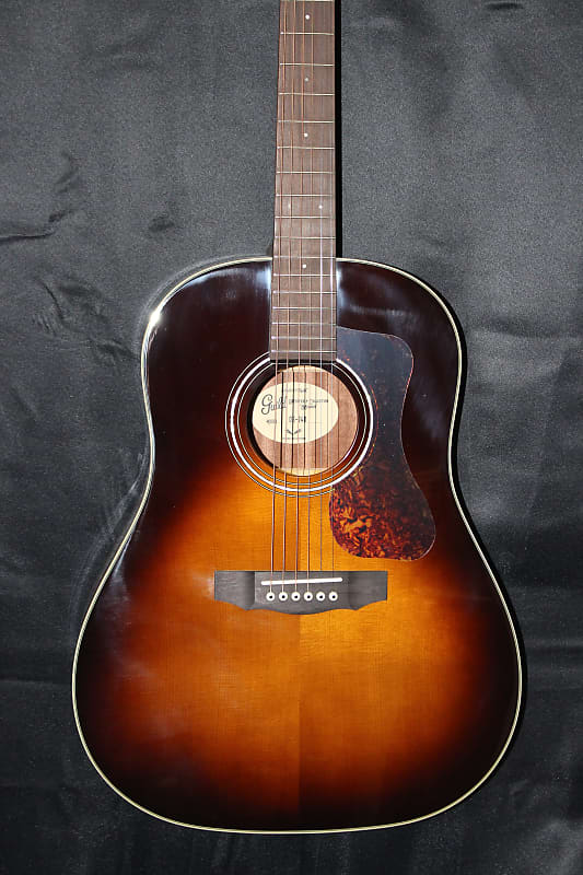 Acoustic Guitar Guild DS-240 Memoir Slope Shoulder Vintage Sunburst