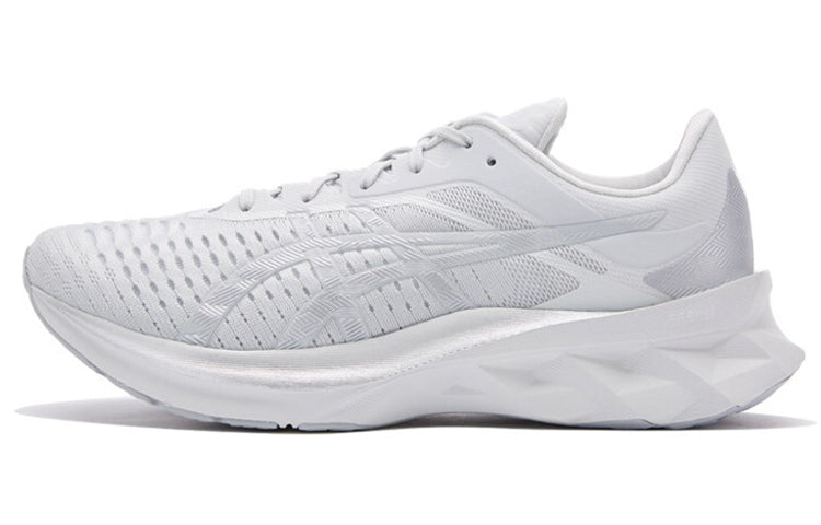 حذاء رياضي Asics Novablast للرجال