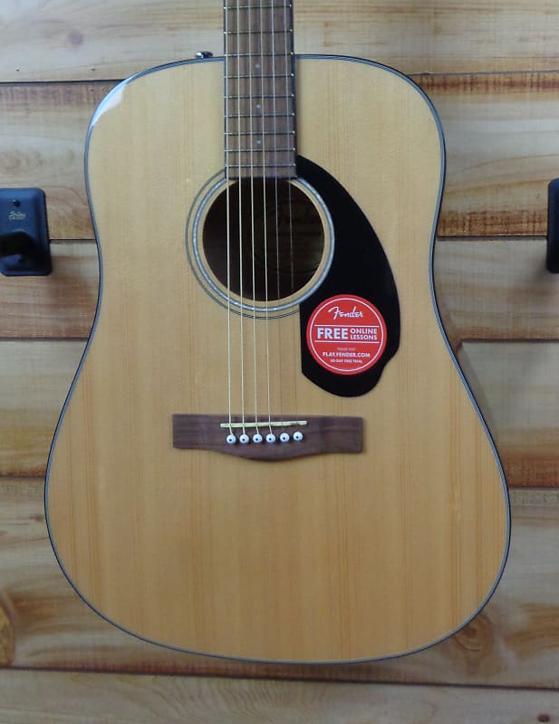 جيتار صوتي Fender CD60S Dreadnought Pack V2 جيتار صوتي بجزء علوي من خشب التنوب الصلب الطبيعي