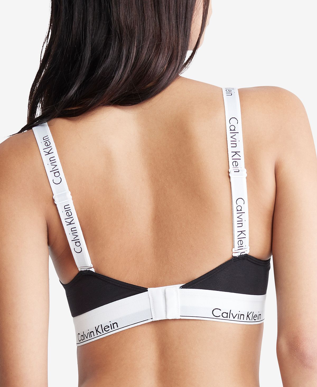 حمالة صدر نسائية من Calvin Klein بتصميم معاصر وخفيف الوزن بدون أسلاك QF7059 باللون الأسود