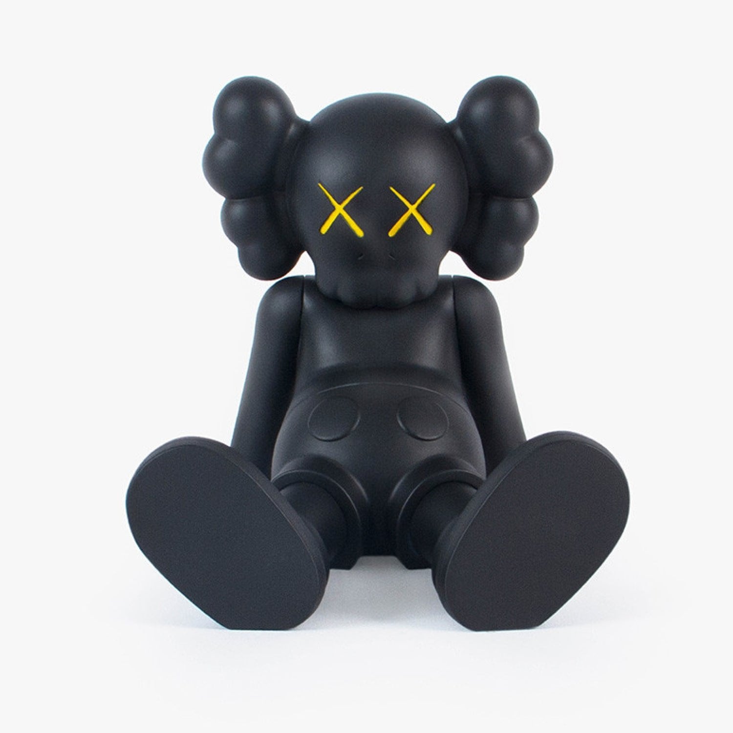 مجسم فينيل من Kaws Holiday Taipei، باللون الأسود