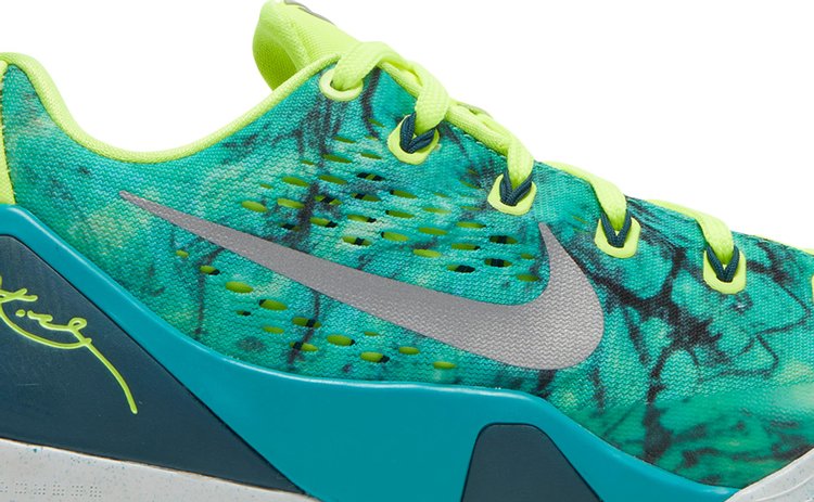 حذاء Nike Kobe 9 EM 'Easter' باللون الأخضر