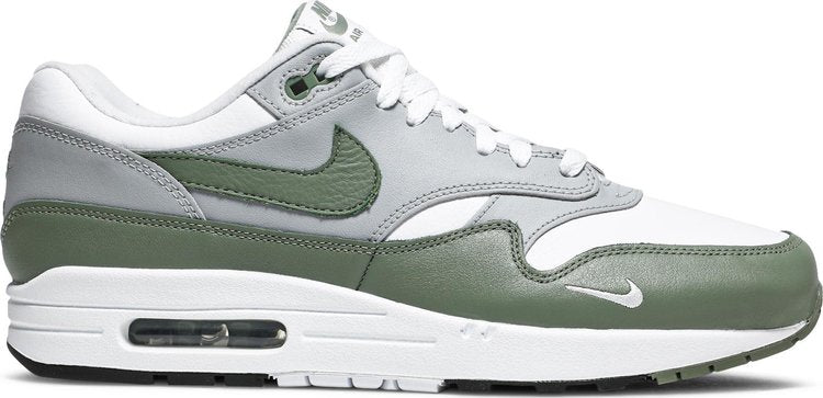 حذاء Nike Air Max 1 Premium 'Spiral Sage' باللون الأخضر