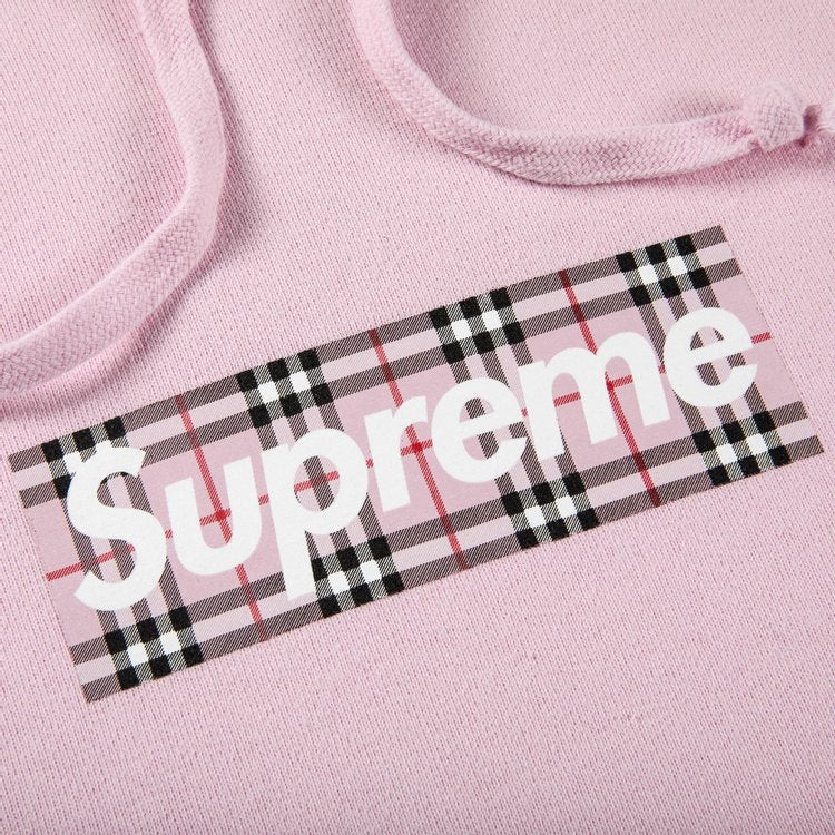 سويت شيرت Supreme x Burberry Box Logo بغطاء رأس "وردي فاتح"، وردي